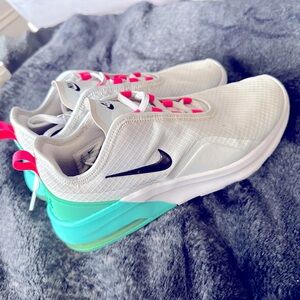 Nike Air Max Motion 2 Sneaker
